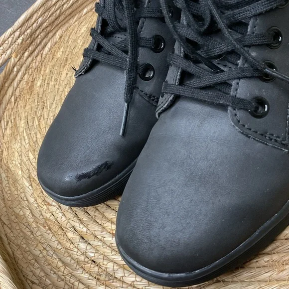 Womens Dr. Martens Sheridan 8-Eye Boot - matte Black Size 6 - Picture 3 of 12